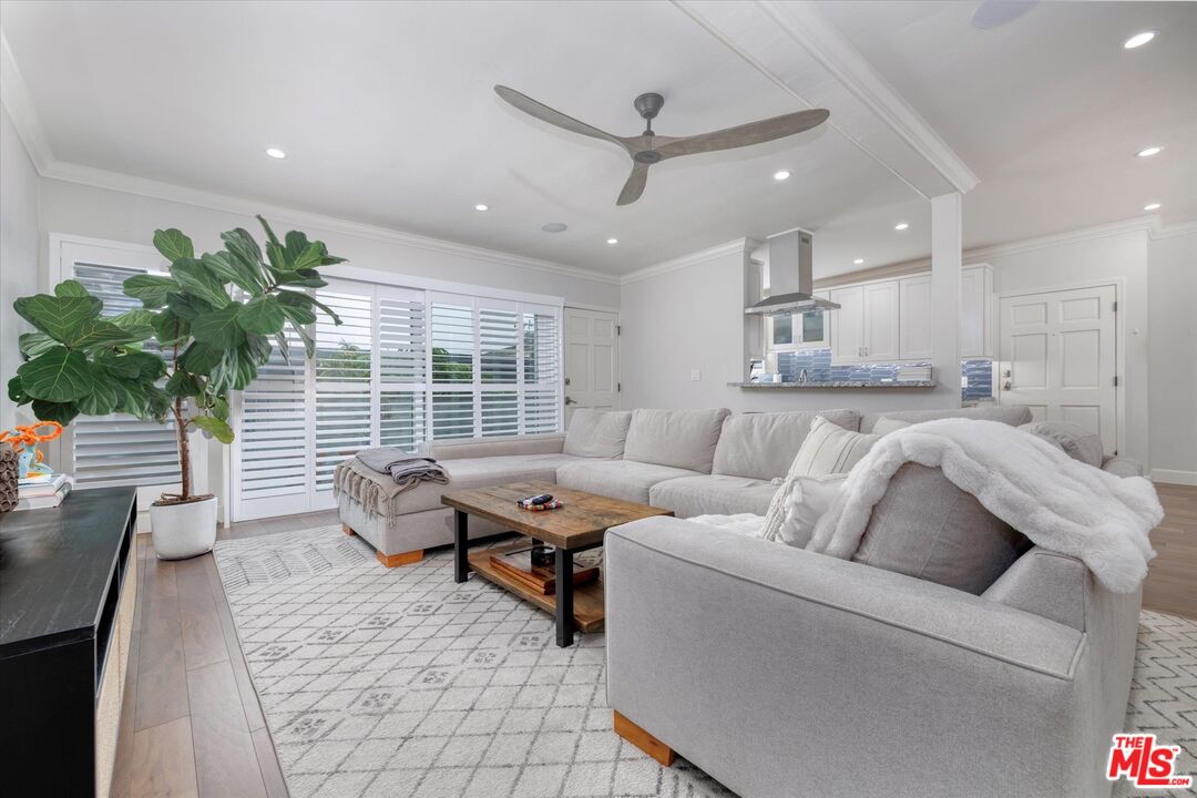 2021 California Avenue, Unit 20 Santa Monica, CA 90403 - Photo 5 of 20