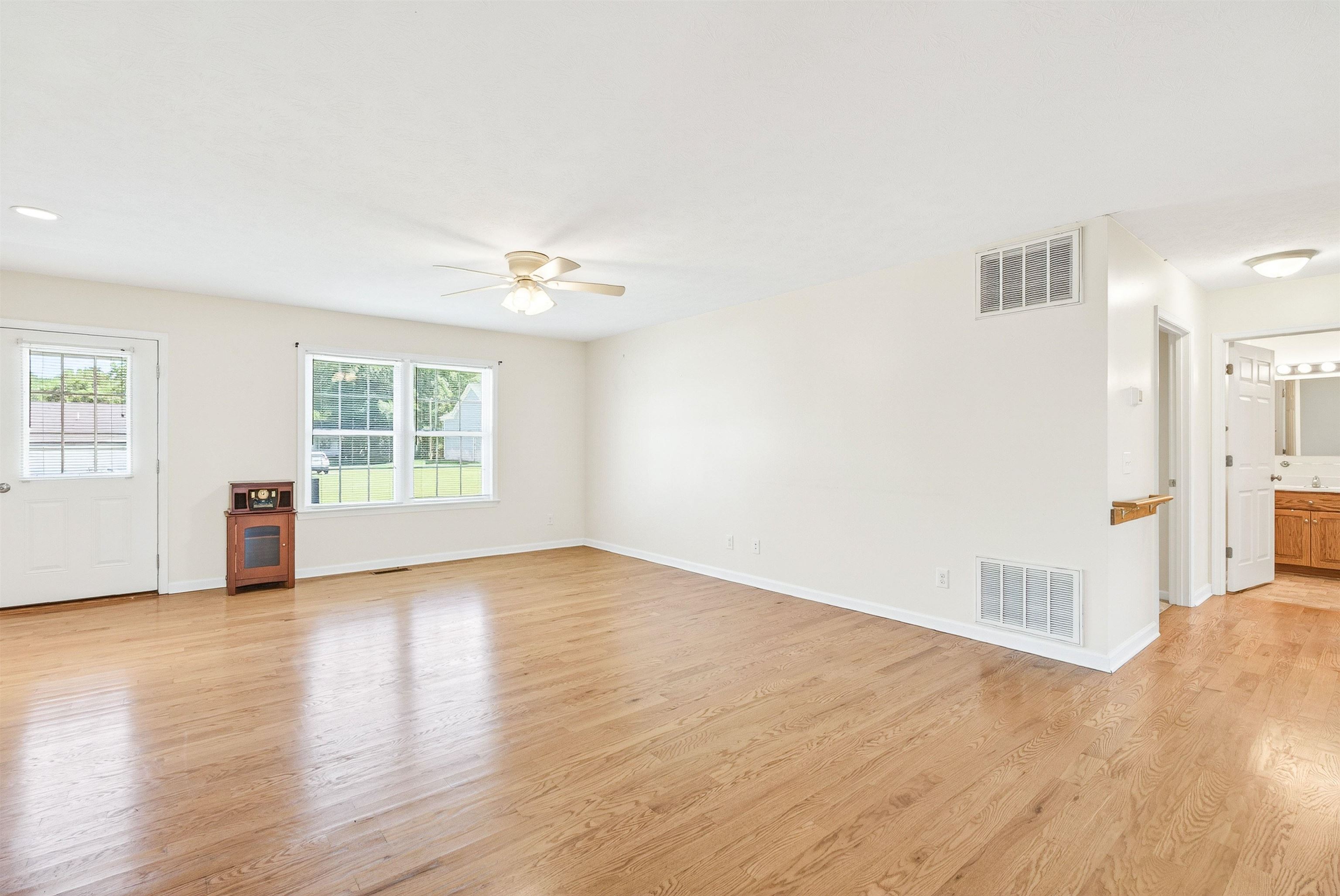 106 7th Street Grottoes, VA 24441 - Photo 9 of 46