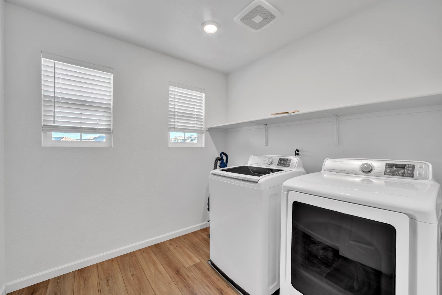 4562 Butterfly Ridge Drive Folsom, CA 95630 - Photo 22 of 44 a utility room with dryer and washer