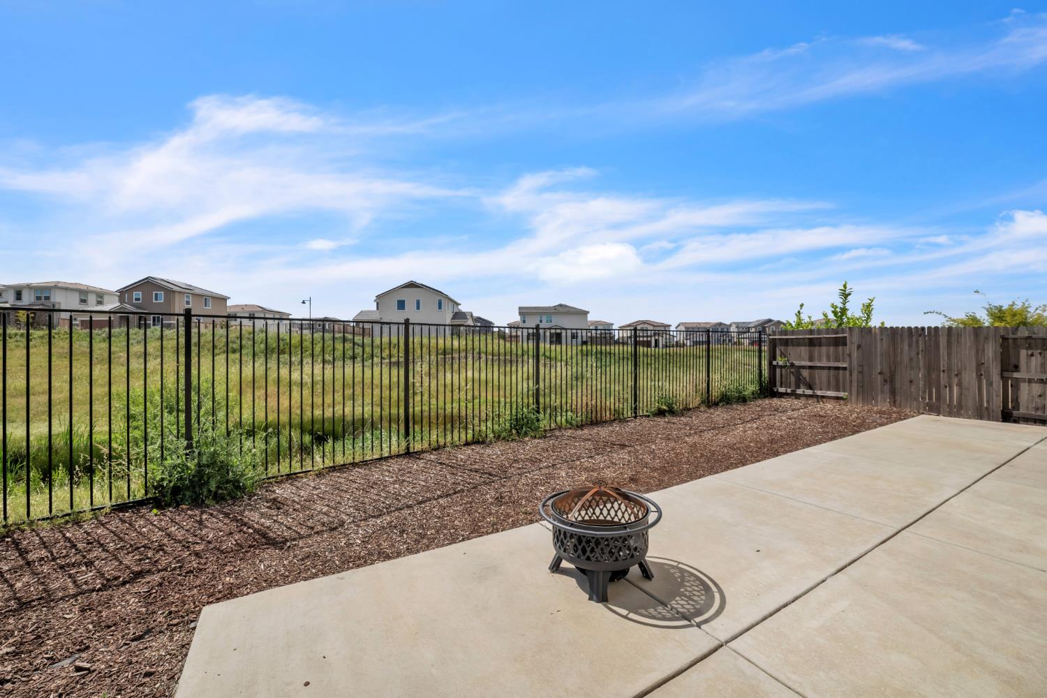 4562 Butterfly Ridge Drive Folsom, CA 95630 - Photo 40 of 44 a view of a garden with wooden fence