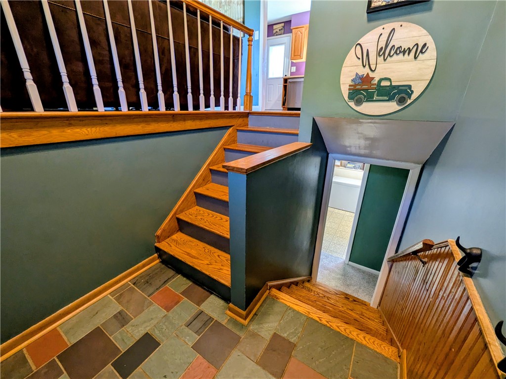 225 Meadowlark Road Horseheads, NY 14845 - Photo 10 of 49 Front Entryway