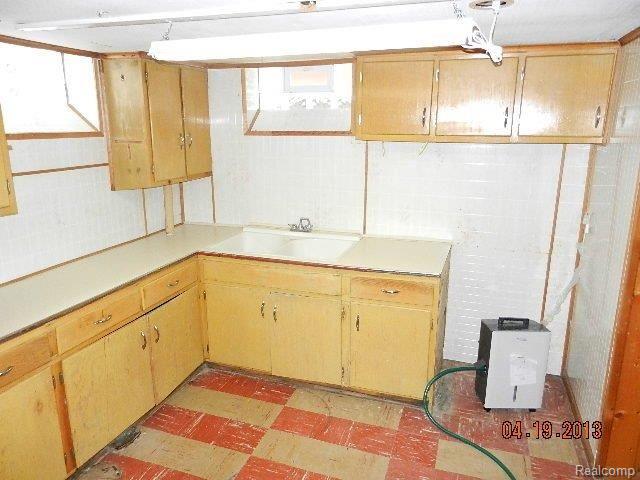 23833 Roxana Avenue Eastpointe, MI 48021 - Photo 20 of 23 DSCN7710.JPG