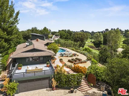 a picture of a city view