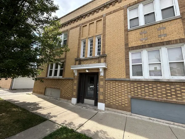 $2,250 | 3018 North Karlov Avenue, Unit 1, Chicago, IL 60641