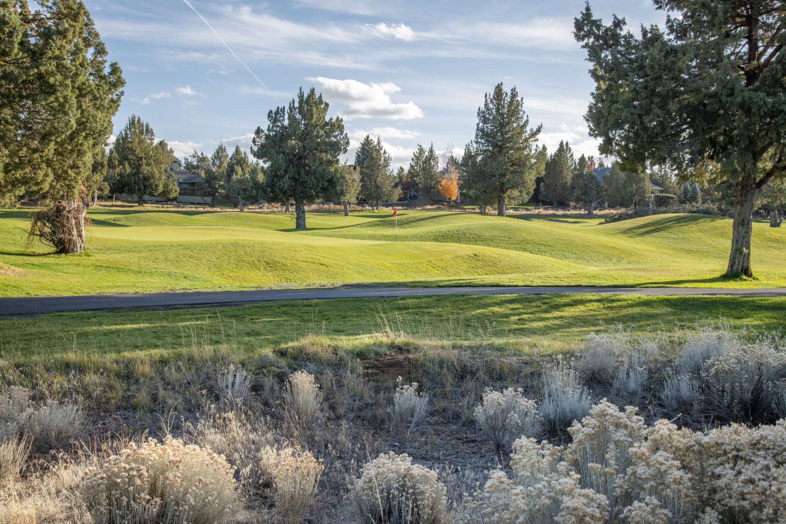 1302 Highland View Loop Redmond, OR 97756 - Photo 44 of 53 golfcourse