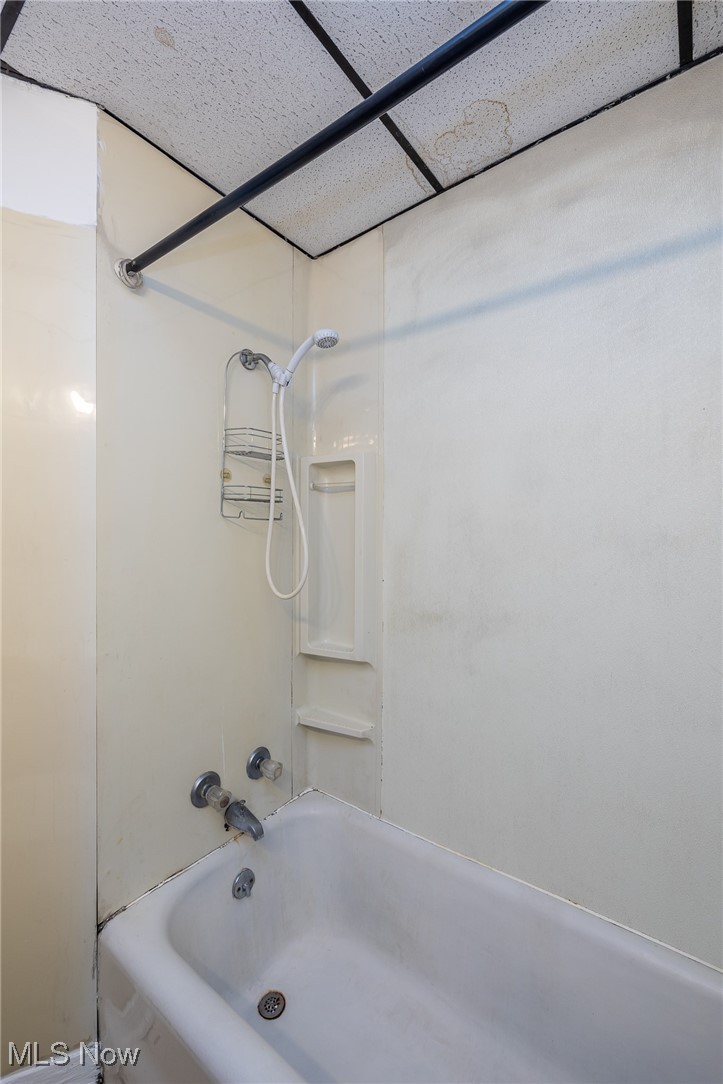 6003 Snow Road Parma, OH 44129 - Photo 19 of 28 Full Bathroom with shower / bathtub combination