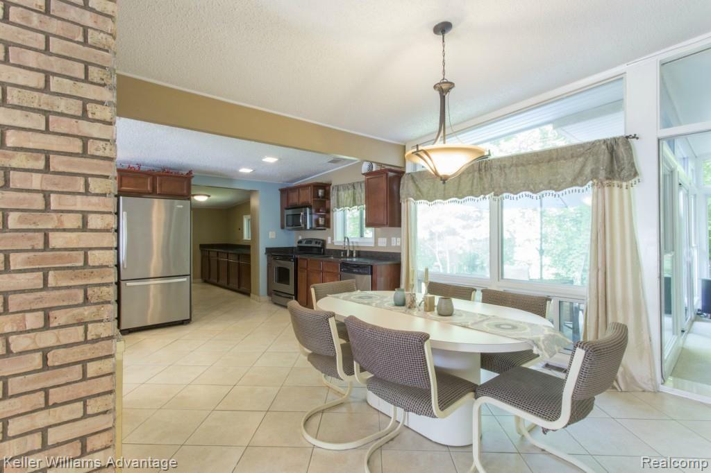 28515 Quail Hollow Road Farmington, MI 48331 - Photo 6 of 37 11-Quail Hollow_28515.jpg