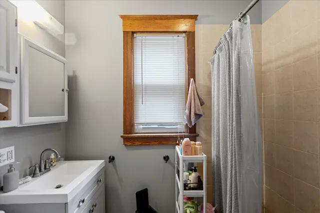 $4,999 | 1117 Foster Street, Unit 1, Evanston, IL 60201