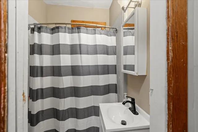 $4,999 | 1117 Foster Street, Unit 1, Evanston, IL 60201