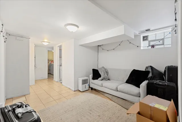 $4,999 | 1117 Foster Street, Unit 1, Evanston, IL 60201