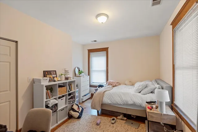 $4,999 | 1117 Foster Street, Unit 1, Evanston, IL 60201