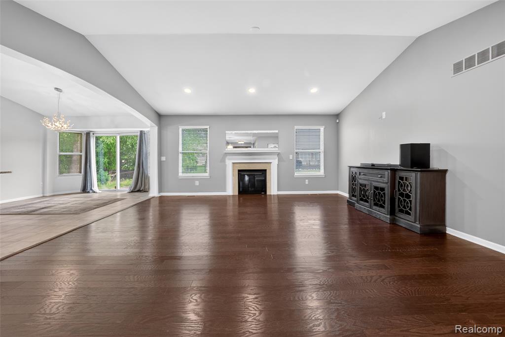 30278 Bradmore Road Warren, MI 48092 - Photo 8 of 28