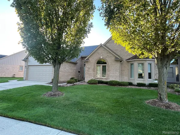 $299,990 | 45598 Delmar Drive, Unit 129, Macomb, MI 48044