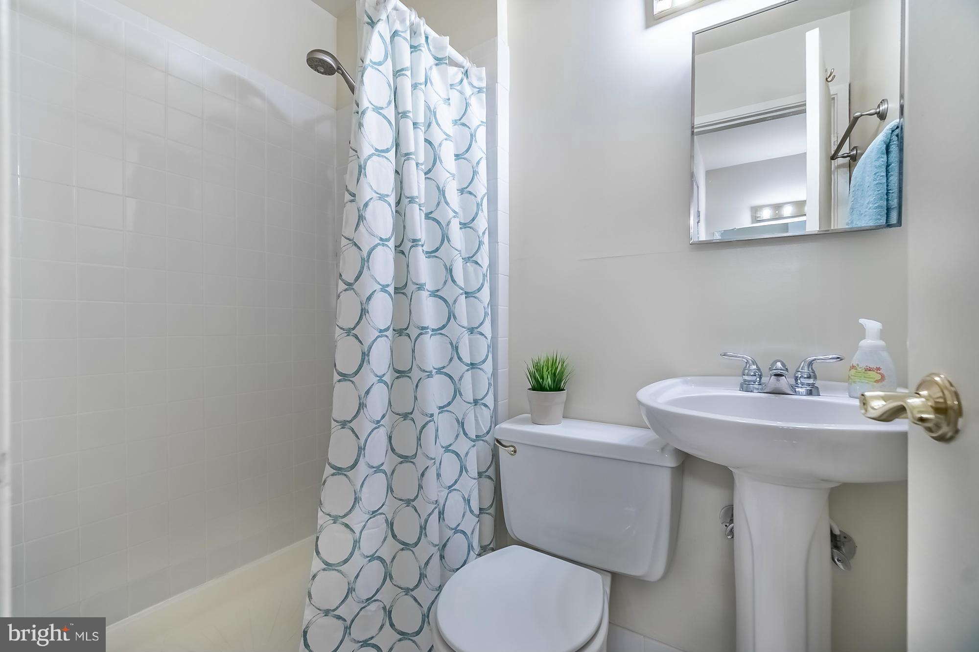 8036 Inverness Ridge Road Potomac, MD 20854 - Photo 19 of 30 Bath (Master)