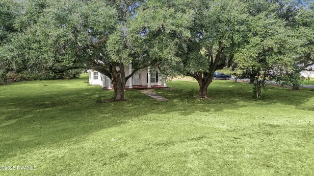 $300,000 | 115 Sherwood Lane, Crowley, LA 70526