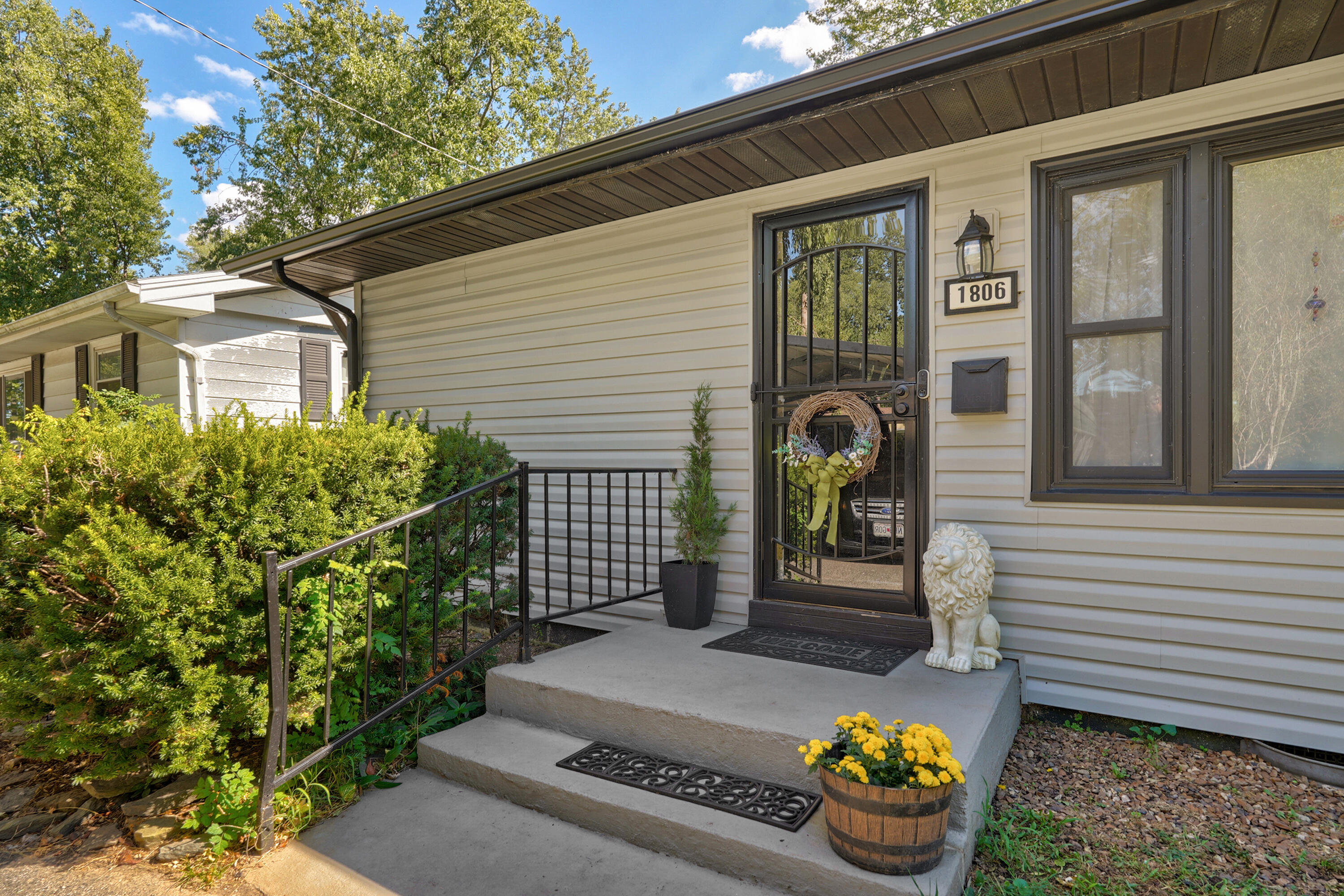1806 W Scott St-23