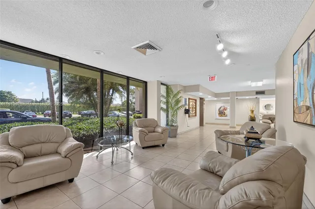 $3,100 | 8900 Washington Street, Unit 410, Pembroke Pines, FL 33025