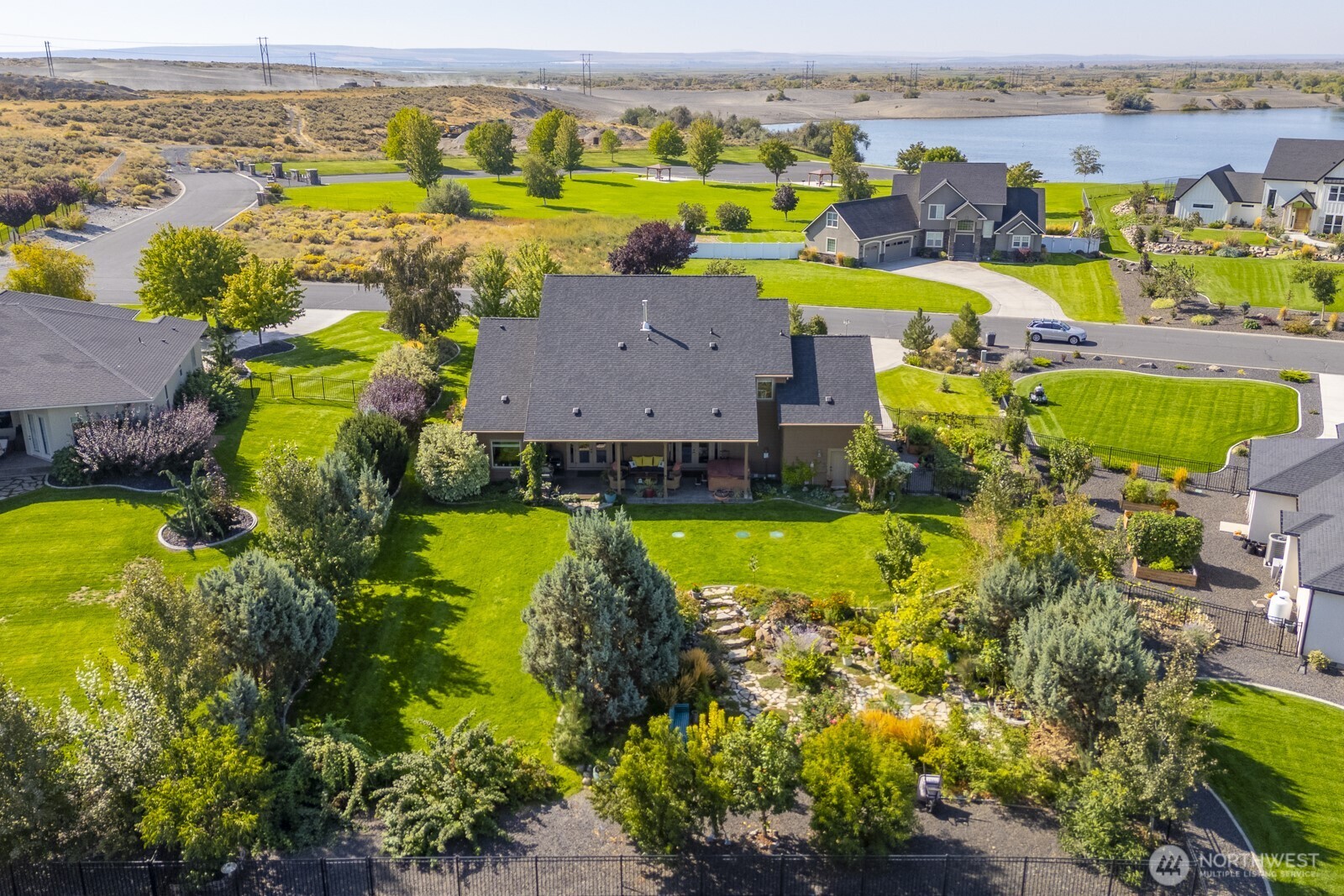 7724 Dune Lake Road Southeast Moses Lake, WA 98837 - Photo 4 of 40