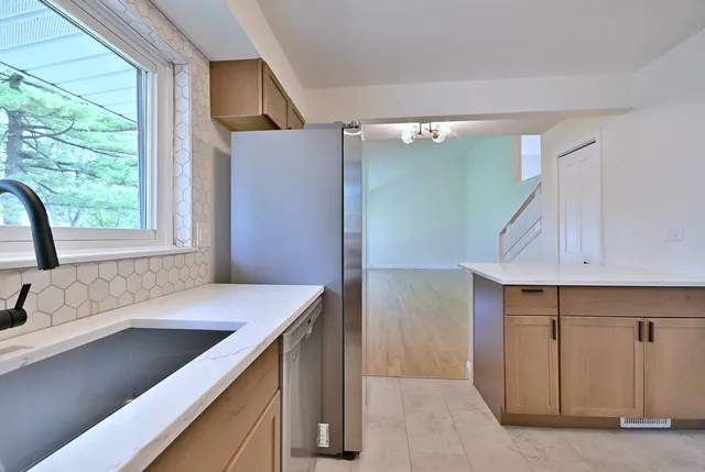 $3,500 | 6750 North Kostner Avenue, Lincolnwood, IL 60712