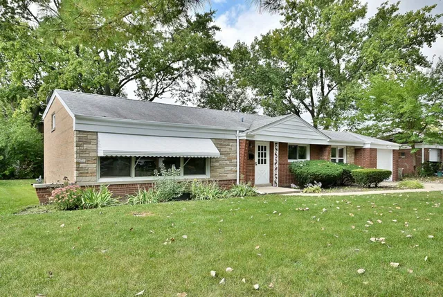 $3,500 | 6750 North Kostner Avenue, Lincolnwood, IL 60712