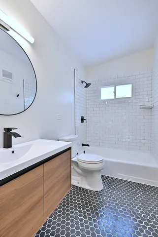 $3,500 | 6750 North Kostner Avenue, Lincolnwood, IL 60712