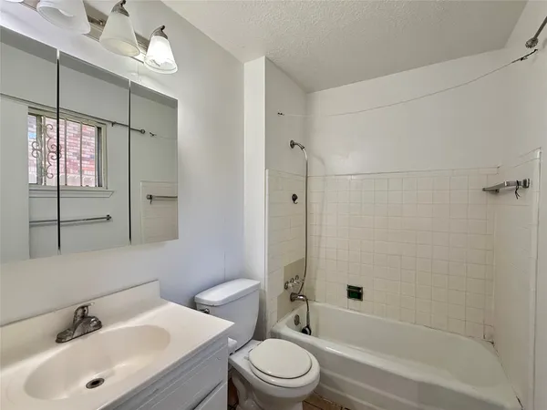 $2,100 | 8906 Leader Street, Houston, TX 77036