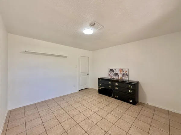 $2,100 | 8906 Leader Street, Houston, TX 77036