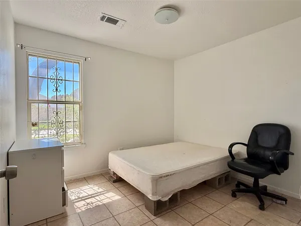 $2,100 | 8906 Leader Street, Houston, TX 77036