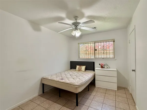 $2,100 | 8906 Leader Street, Houston, TX 77036
