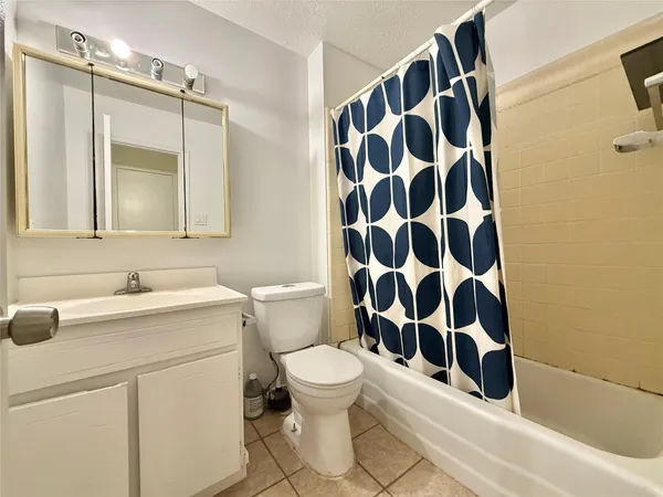 $2,100 | 8906 Leader Street, Houston, TX 77036