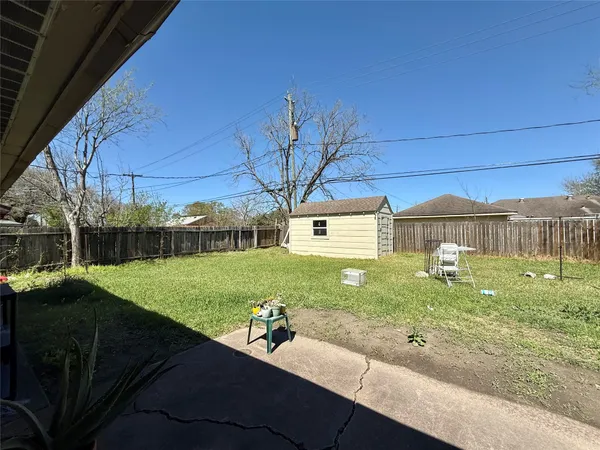 $2,100 | 8906 Leader Street, Houston, TX 77036