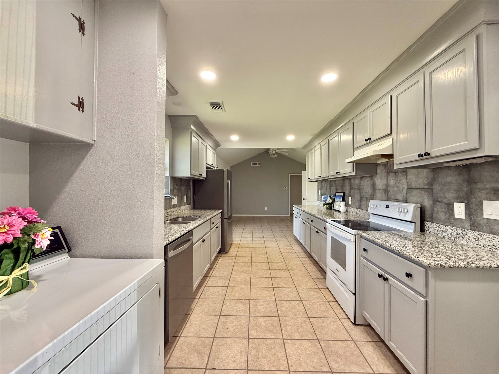 8906 Leader Street Houston, TX 77036 - Photo 3 of 21