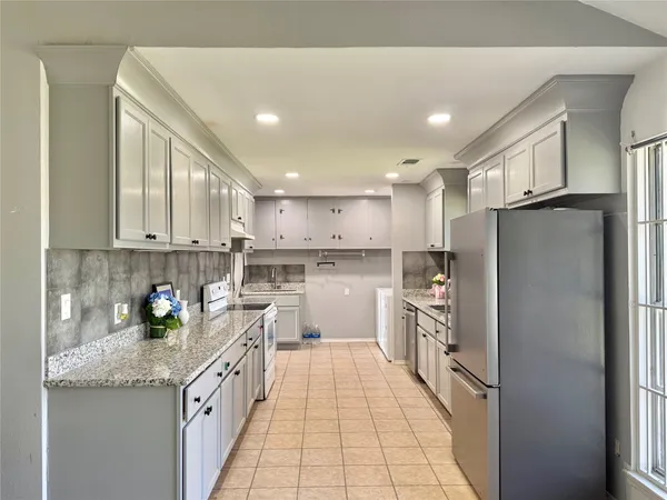 $2,100 | 8906 Leader Street, Houston, TX 77036