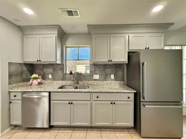 $2,100 | 8906 Leader Street, Houston, TX 77036