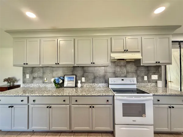 $2,100 | 8906 Leader Street, Houston, TX 77036