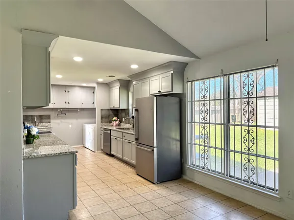 $2,100 | 8906 Leader Street, Houston, TX 77036