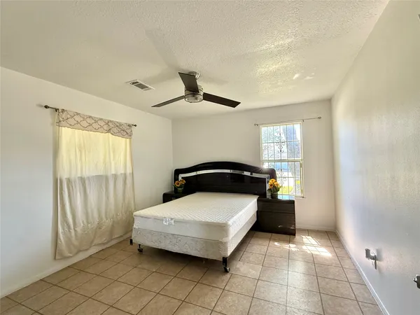 $2,100 | 8906 Leader Street, Houston, TX 77036