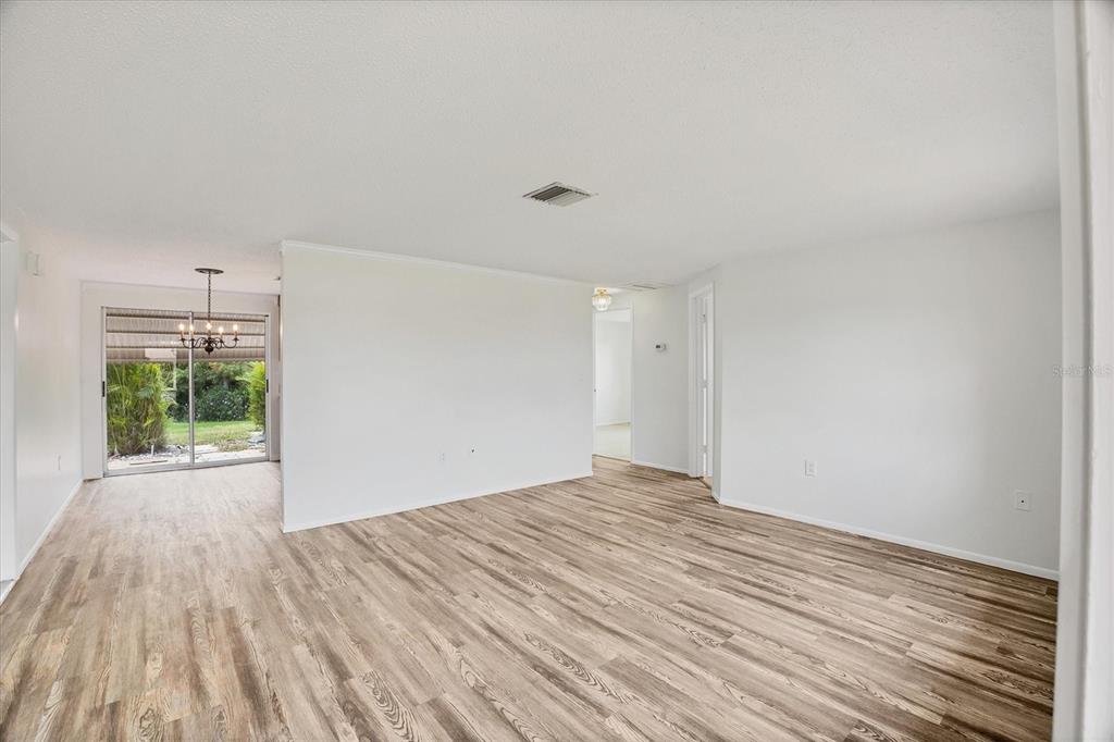 1171 Mangrove Road Venice, FL 34293 - Photo 6 of 26 Living room