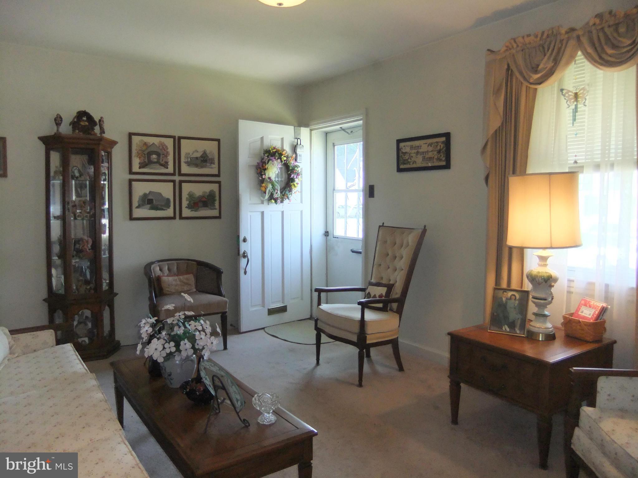 1056 Fairview Road Hagerstown, MD 21742 - Photo 2 of 30 Living Room