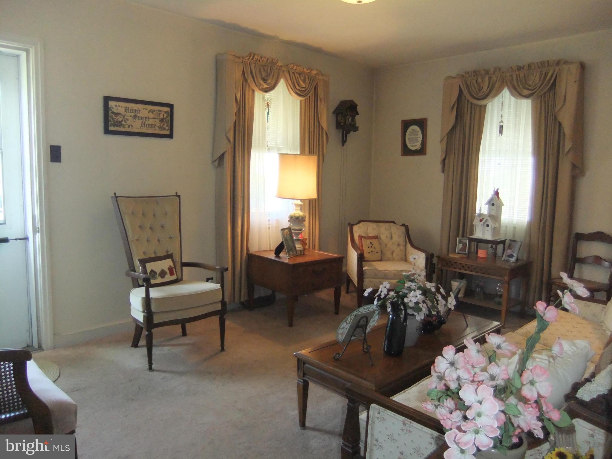 1056 Fairview Road Hagerstown, MD 21742 - Photo 3 of 30 Living Room