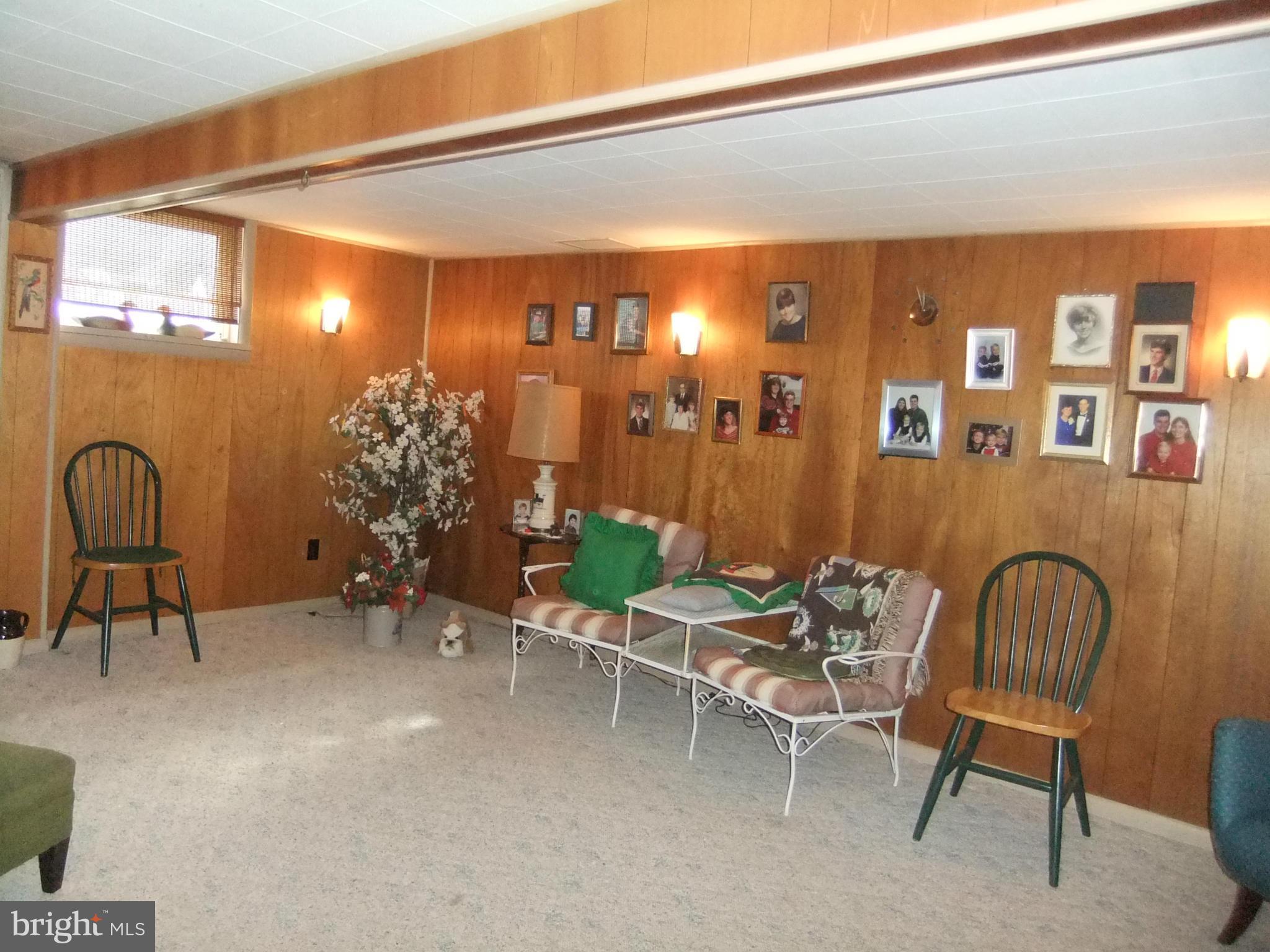 1056 Fairview Road Hagerstown, MD 21742 - Photo 22 of 30 Family Room