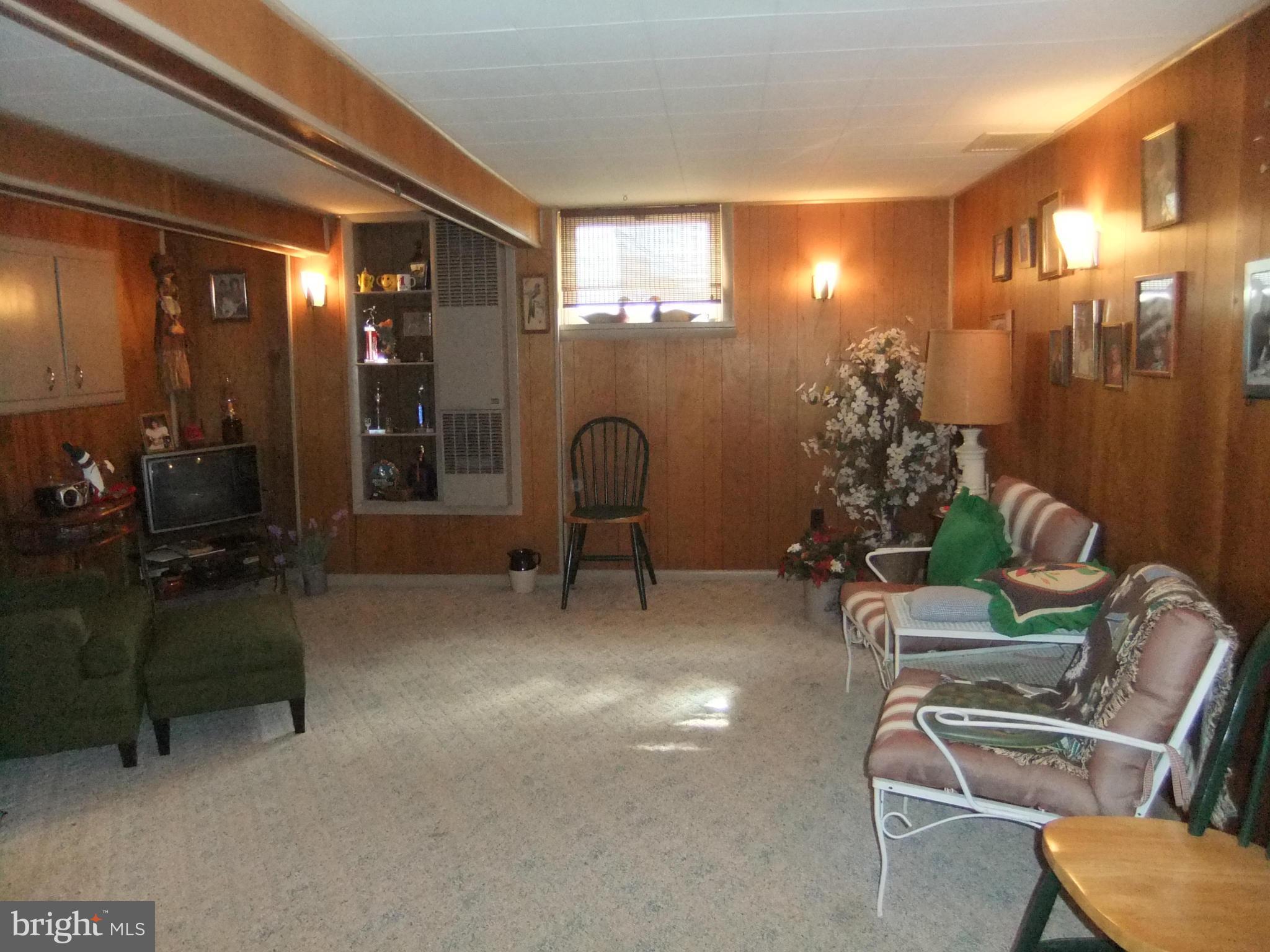 1056 Fairview Road Hagerstown, MD 21742 - Photo 23 of 30 Family Room
