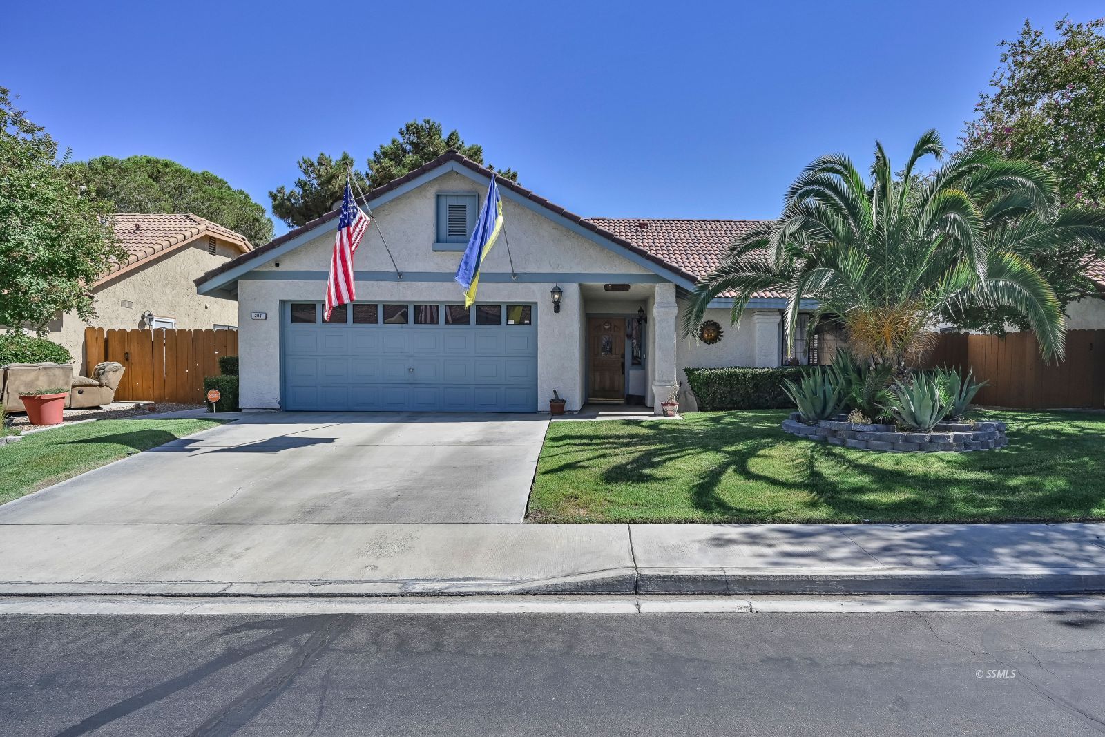 207 President Way Ridgecrest, CA 93555 - Photo 1 of 40