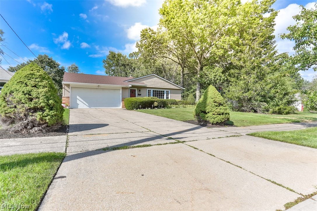 6533 Longridge Road Cleveland, OH 44124 - Photo 1 of 31