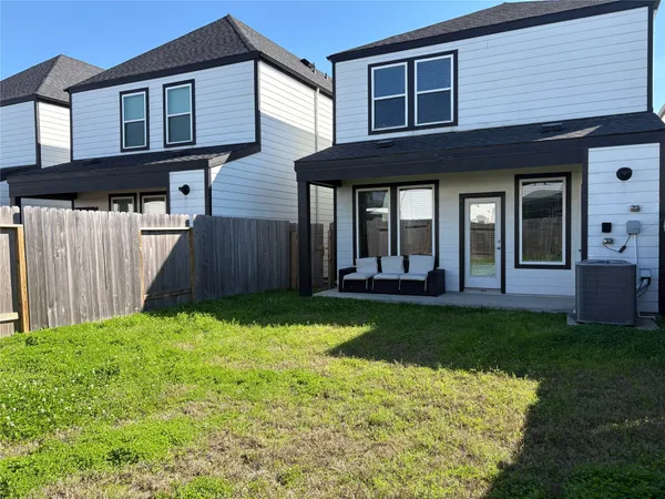 $2,700 | 2913 Crown Gate Drive, Houston, TX 77047