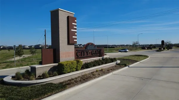 $2,700 | 2913 Crown Gate Drive, Houston, TX 77047
