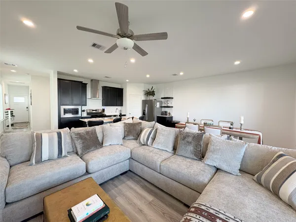 $2,700 | 2913 Crown Gate Drive, Houston, TX 77047