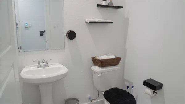 $2,700 | 2913 Crown Gate Drive, Houston, TX 77047