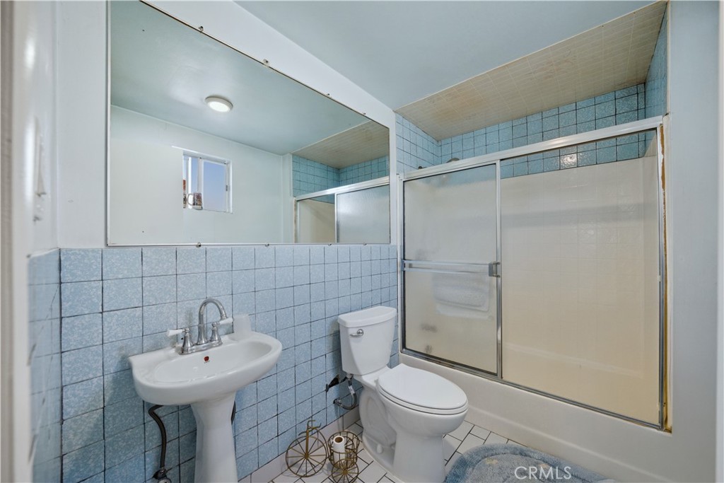 117 Spanner Street Monrovia, CA 91016 - Photo 20 of 33 a bathroom with a sink toilet and shower