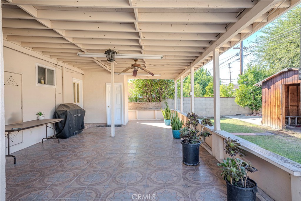 117 Spanner Street Monrovia, CA 91016 - Photo 23 of 33 a lobby with chair and tables